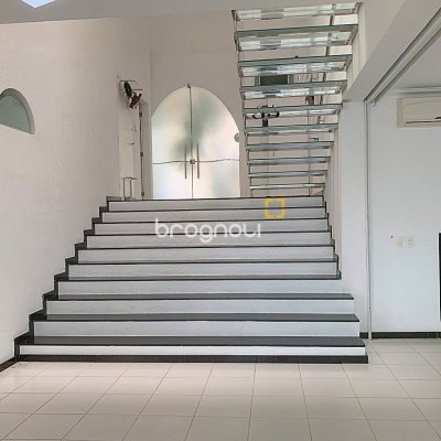 Casa com 870m², 8 quartos (sendo 8 suítes), 4 garagens, no bairro Lagoa da Conceição em Florianópolis
