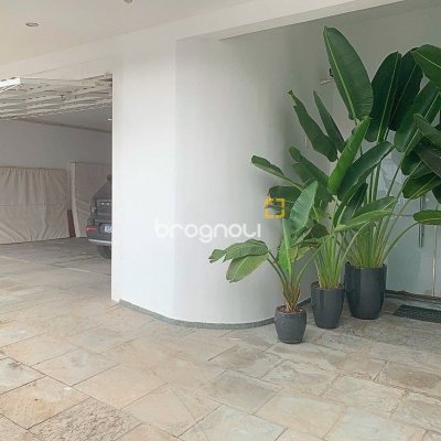 Casa com 870m², 8 quartos (sendo 8 suítes), 4 garagens, no bairro Lagoa da Conceição em Florianópolis