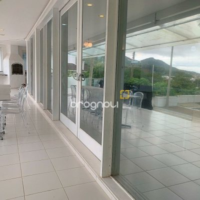 Casa com 870m², 8 quartos (sendo 8 suítes), 4 garagens, no bairro Lagoa da Conceição em Florianópolis