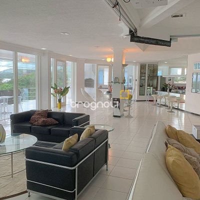 Casa com 870m², 8 quartos (sendo 8 suítes), 4 garagens, no bairro Lagoa da Conceição em Florianópolis