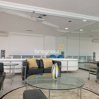 Casa com 870m², 8 quartos (sendo 8 suítes), 4 garagens, no bairro Lagoa da Conceição em Florianópolis