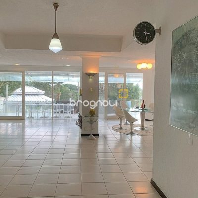Casa com 870m², 8 quartos (sendo 8 suítes), 4 garagens, no bairro Lagoa da Conceição em Florianópolis