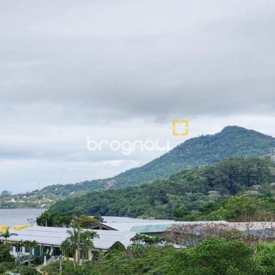 Casa com 870m², 8 quartos (sendo 8 suítes), 4 garagens, no bairro Lagoa da Conceição em Florianópolis