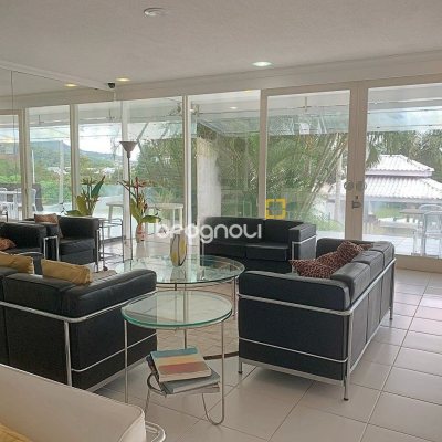 Casa com 870m², 8 quartos (sendo 8 suítes), 4 garagens, no bairro Lagoa da Conceição em Florianópolis