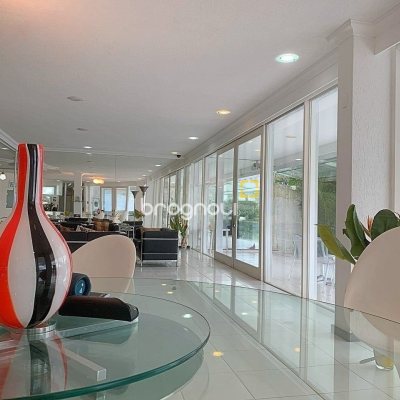 Casa com 870m², 8 quartos (sendo 8 suítes), 4 garagens, no bairro Lagoa da Conceição em Florianópolis