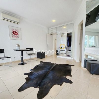 Casa com 870m², 8 quartos (sendo 8 suítes), 4 garagens, no bairro Lagoa da Conceição em Florianópolis