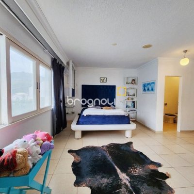 Casa com 870m², 8 quartos (sendo 8 suítes), 4 garagens, no bairro Lagoa da Conceição em Florianópolis
