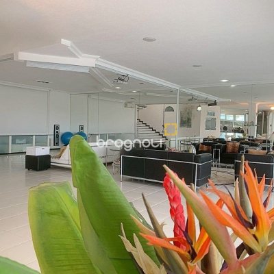 Casa com 870m², 8 quartos (sendo 8 suítes), 4 garagens, no bairro Lagoa da Conceição em Florianópolis
