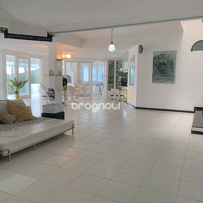 Casa com 870m², 8 quartos (sendo 8 suítes), 4 garagens, no bairro Lagoa da Conceição em Florianópolis