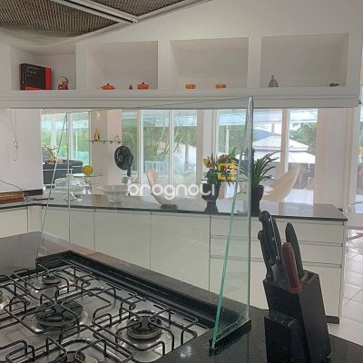 Casa com 870m², 8 quartos (sendo 8 suítes), 4 garagens, no bairro Lagoa da Conceição em Florianópolis