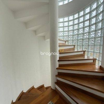 Casa com 502m², 6 quartos (sendo 3 suítes), 4 garagens, no bairro Ingleses em Florianópolis
