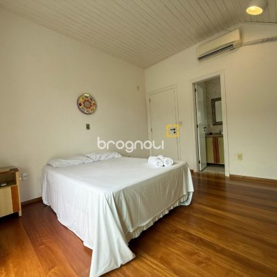 Casa com 502m², 6 quartos (sendo 3 suítes), 4 garagens, no bairro Ingleses em Florianópolis