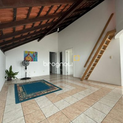Casa com 502m², 6 quartos (sendo 3 suítes), 4 garagens, no bairro Ingleses em Florianópolis
