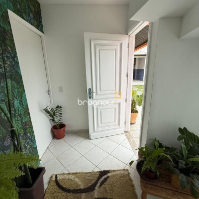Casa com 502m², 6 quartos (sendo 3 suítes), 4 garagens, no bairro Ingleses em Florianópolis