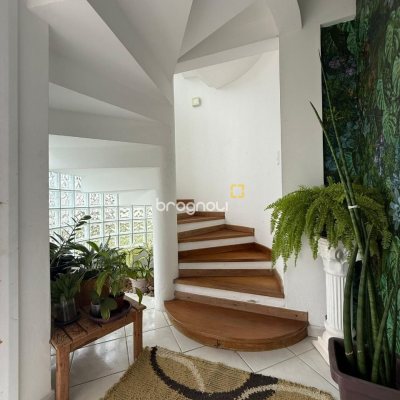 Casa com 502m², 6 quartos (sendo 3 suítes), 4 garagens, no bairro Ingleses em Florianópolis