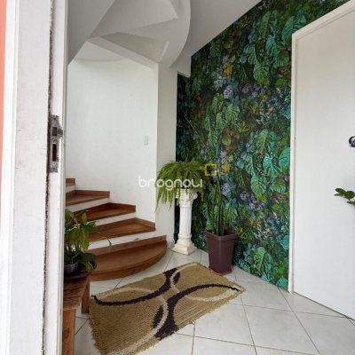 Casa com 502m², 6 quartos (sendo 3 suítes), 4 garagens, no bairro Ingleses em Florianópolis