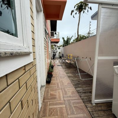 Casa com 502m², 6 quartos (sendo 3 suítes), 4 garagens, no bairro Ingleses em Florianópolis