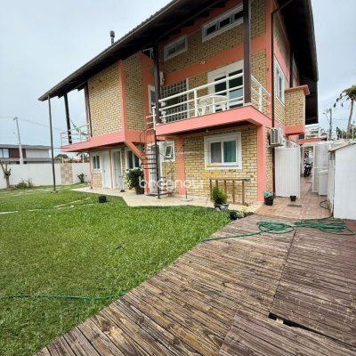 Casa com 502m², 6 quartos (sendo 3 suítes), 4 garagens, no bairro Ingleses em Florianópolis
