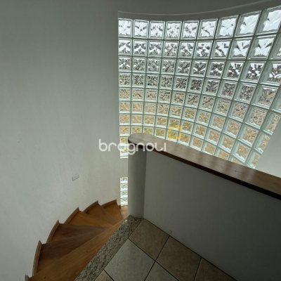 Casa com 502m², 6 quartos (sendo 3 suítes), 4 garagens, no bairro Ingleses em Florianópolis