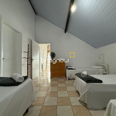 Casa com 502m², 6 quartos (sendo 3 suítes), 4 garagens, no bairro Ingleses em Florianópolis