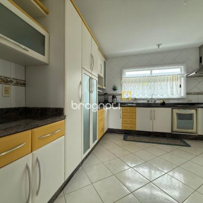 Casa com 502m², 6 quartos (sendo 3 suítes), 4 garagens, no bairro Ingleses em Florianópolis