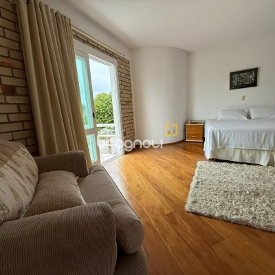 Casa com 502m², 6 quartos (sendo 3 suítes), 4 garagens, no bairro Ingleses em Florianópolis