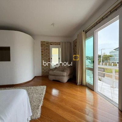 Casa com 502m², 6 quartos (sendo 3 suítes), 4 garagens, no bairro Ingleses em Florianópolis