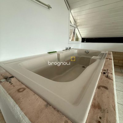 Casa com 502m², 6 quartos (sendo 3 suítes), 4 garagens, no bairro Ingleses em Florianópolis