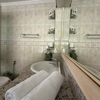Casa com 502m², 6 quartos (sendo 3 suítes), 4 garagens, no bairro Ingleses em Florianópolis