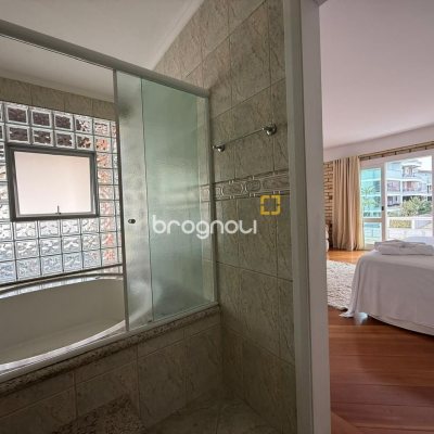 Casa com 502m², 6 quartos (sendo 3 suítes), 4 garagens, no bairro Ingleses em Florianópolis