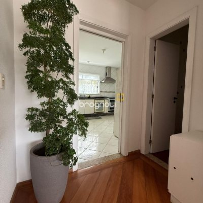 Casa com 502m², 6 quartos (sendo 3 suítes), 4 garagens, no bairro Ingleses em Florianópolis
