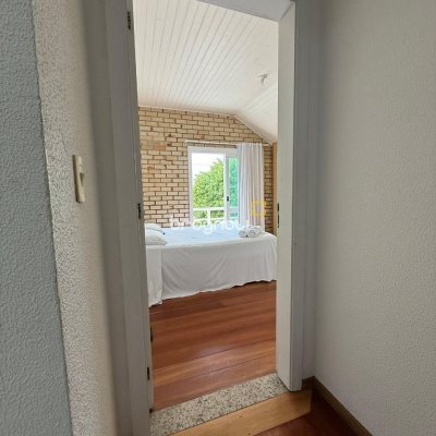 Casa com 502m², 6 quartos (sendo 3 suítes), 4 garagens, no bairro Ingleses em Florianópolis