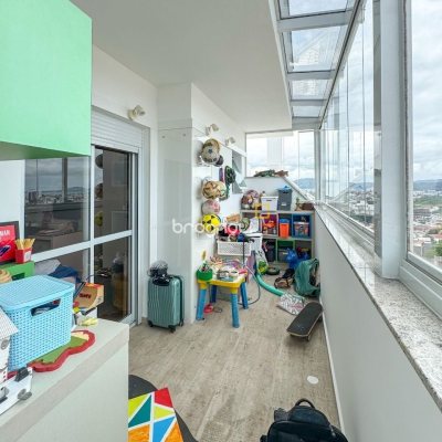 Cobertura com 175m², 3 quartos (sendo 2 suítes), 2 garagens, no bairro Estreito em Florianópolis