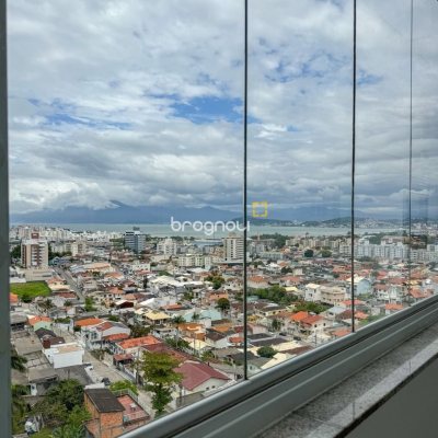 Cobertura com 175m², 3 quartos (sendo 2 suítes), 2 garagens, no bairro Estreito em Florianópolis