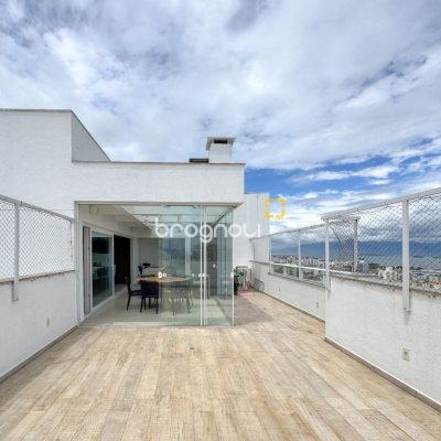 Cobertura com 175m², 3 quartos (sendo 2 suítes), 2 garagens, no bairro Estreito em Florianópolis