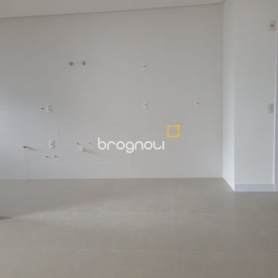 Apartamento com 73m², 2 quartos (sendo 2 suítes), 1 garagem, no bairro Beira Mar Norte em Florianópolis