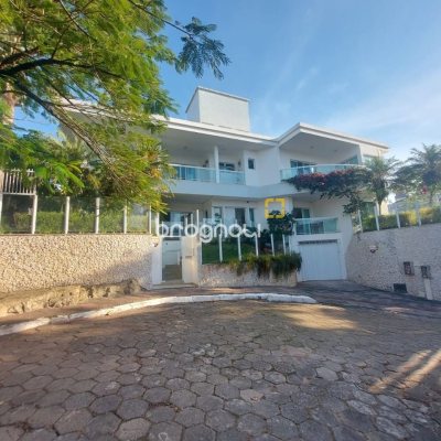 Casa com 475m², 7 quartos (sendo 7 suítes), 8 garagens, no bairro Canasvieiras em Florianópolis