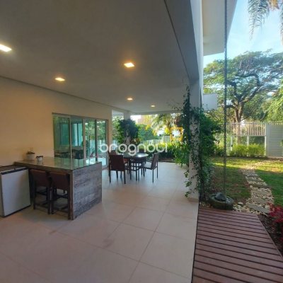 Casa com 475m², 7 quartos (sendo 7 suítes), 8 garagens, no bairro Canasvieiras em Florianópolis