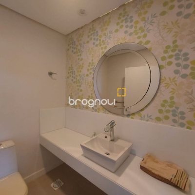 Casa com 475m², 7 quartos (sendo 7 suítes), 8 garagens, no bairro Canasvieiras em Florianópolis