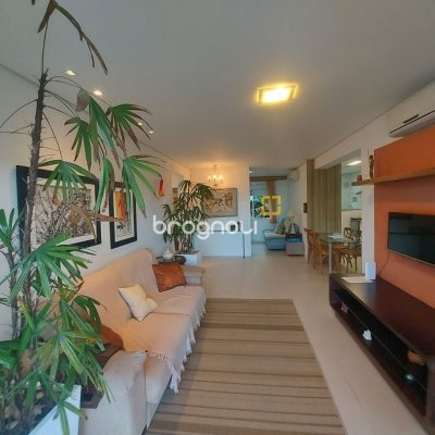 Casa com 475m², 7 quartos (sendo 7 suítes), 8 garagens, no bairro Canasvieiras em Florianópolis