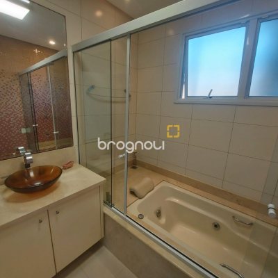 Casa com 475m², 7 quartos (sendo 7 suítes), 8 garagens, no bairro Canasvieiras em Florianópolis