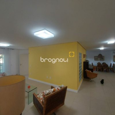 Casa com 475m², 7 quartos (sendo 7 suítes), 8 garagens, no bairro Canasvieiras em Florianópolis
