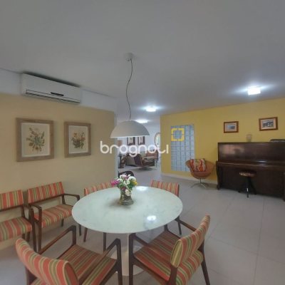 Casa com 475m², 7 quartos (sendo 7 suítes), 8 garagens, no bairro Canasvieiras em Florianópolis
