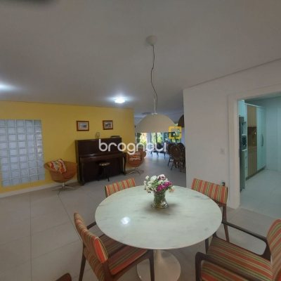 Casa com 475m², 7 quartos (sendo 7 suítes), 8 garagens, no bairro Canasvieiras em Florianópolis