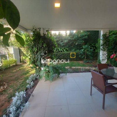Casa com 475m², 7 quartos (sendo 7 suítes), 8 garagens, no bairro Canasvieiras em Florianópolis
