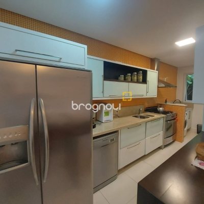 Casa com 475m², 7 quartos (sendo 7 suítes), 8 garagens, no bairro Canasvieiras em Florianópolis