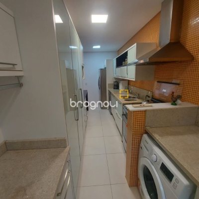 Casa com 475m², 7 quartos (sendo 7 suítes), 8 garagens, no bairro Canasvieiras em Florianópolis