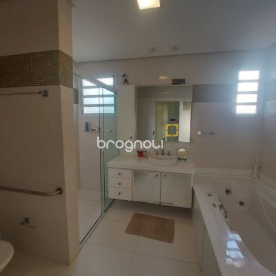 Casa com 475m², 7 quartos (sendo 7 suítes), 8 garagens, no bairro Canasvieiras em Florianópolis