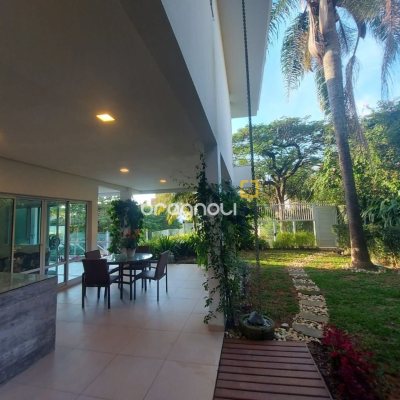 Casa com 475m², 7 quartos (sendo 7 suítes), 8 garagens, no bairro Canasvieiras em Florianópolis