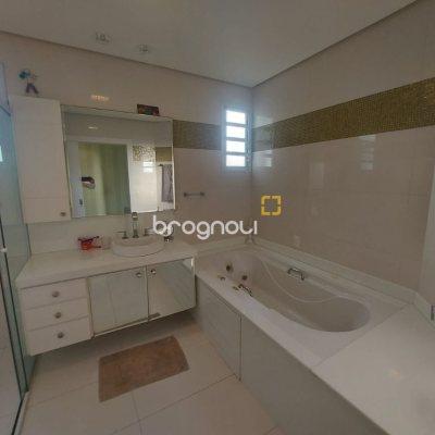 Casa com 475m², 7 quartos (sendo 7 suítes), 8 garagens, no bairro Canasvieiras em Florianópolis